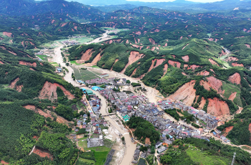 特寫：挺進八面山