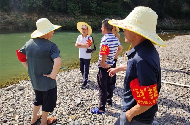 新晃波洲镇：“五老”志愿者贴心服务，多措并举守护孩子安全