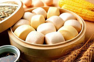 早餐吃馒头还是面包，哪个更健康？