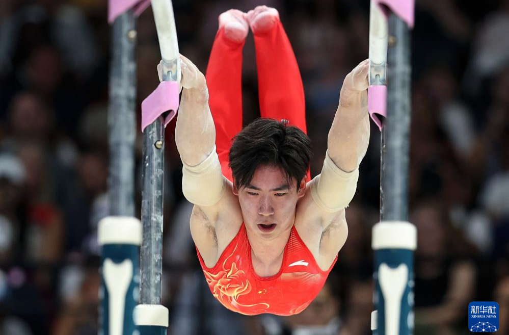巴黎奥运会丨体操：中国选手张博恒、肖若腾分获男子个人全能亚、季军