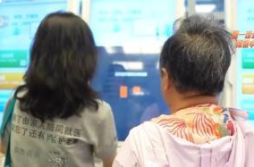 陪诊师、助浴员……新兴职业让“养老”变“享老”