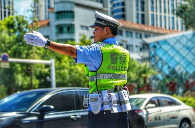 @電動車、渣土車、網(wǎng)約車駕駛?cè)耍L沙交警六舉措整治闖紅燈等交通違法