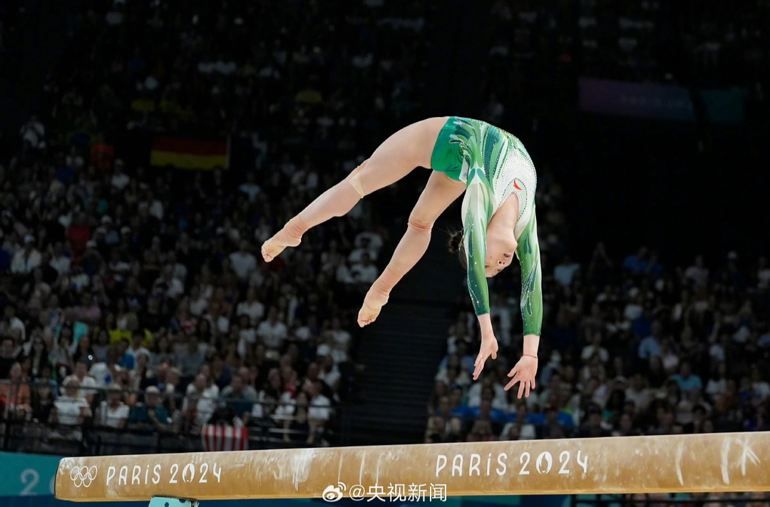 巴黎奥运会·奖牌海报｜体操女子平衡木：周雅琴获得银牌