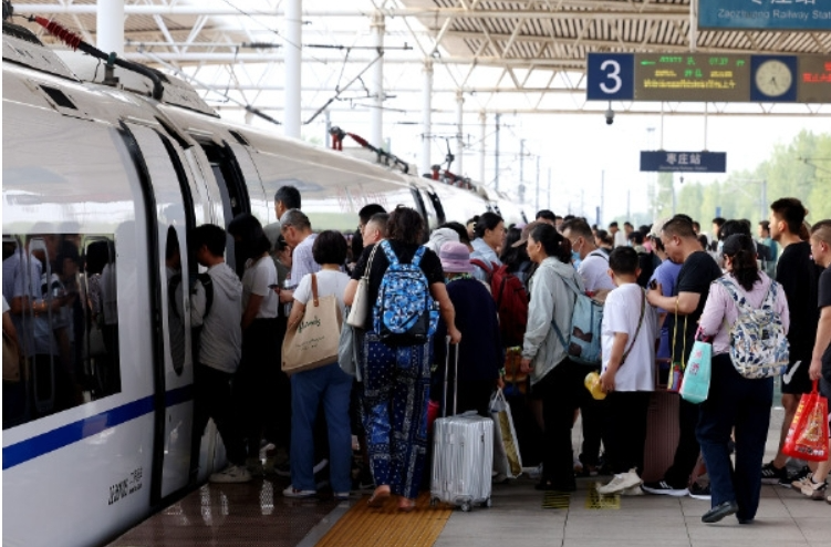 全国铁路暑运以来累计发送旅客超5亿人次