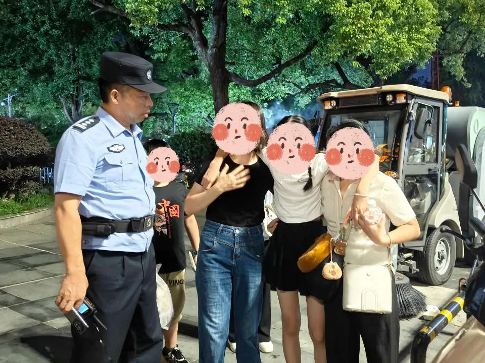 坡子街派出所的出警套装里,多了件神器