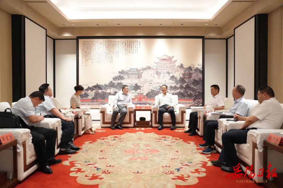 謝衛(wèi)江會見鄭偉一行