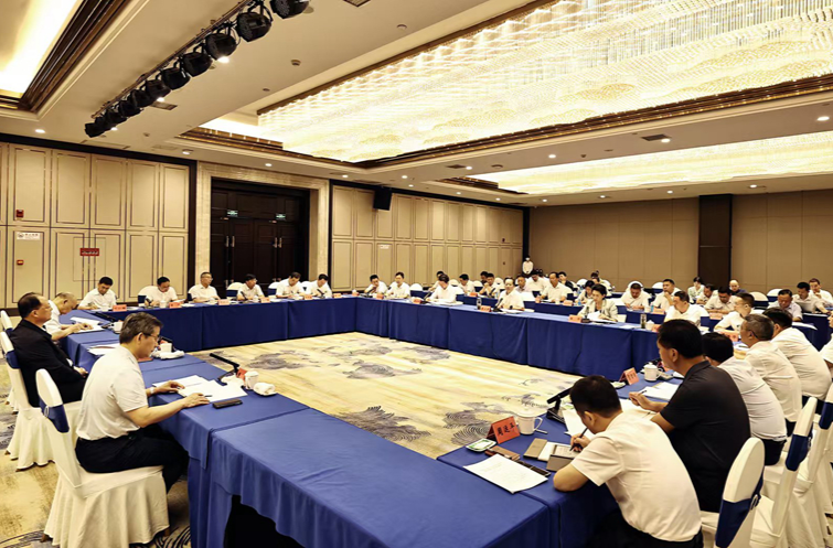 毛偉明出席“錳三角”礦業(yè)污染綜合整治專題會