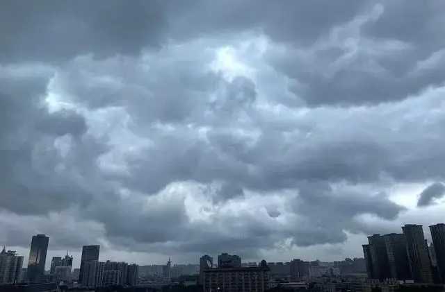 双预警发布！我国多地将有暴雨、雷暴大风等强对流天气