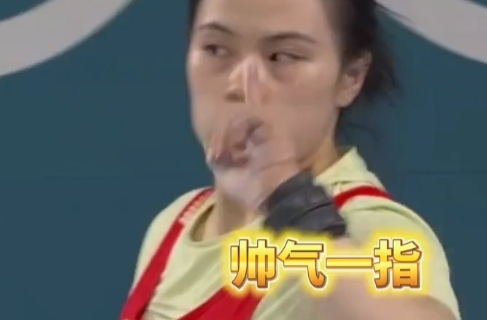双语湖南|连破三项纪录，湘妹子罗诗芳在举重比赛中摘金
