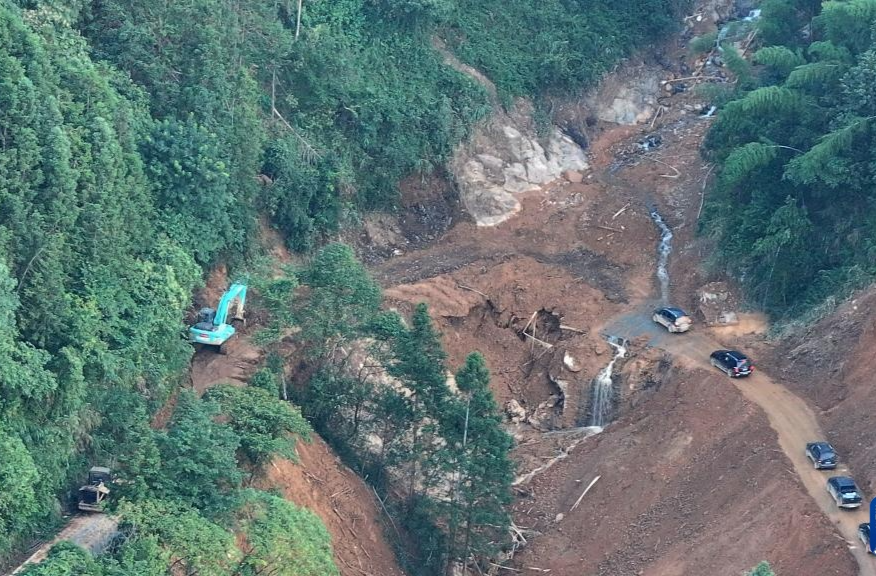遇上山洪、滑坡、泥石流，要往哪个方向跑