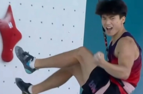 双语湖南|4秒77！湖南选手伍鹏夺攀岩男子速度赛银牌