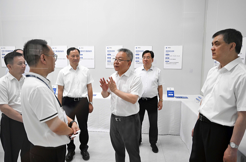 沈晓明调研生物医药及医疗器械产业发展