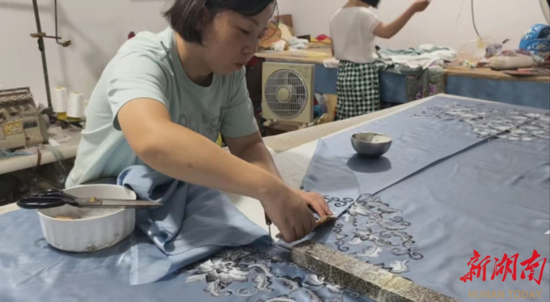 夫妻“守艺人”:一针一线编织传承与梦想