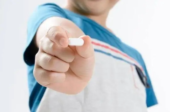 用牛奶、果汁送服药物？儿童用药注意避开3个误区 | 科普时间