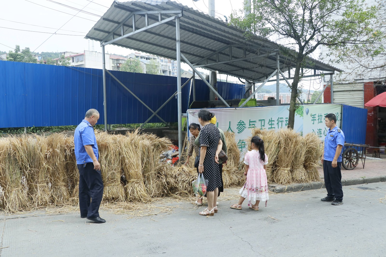 
会同城管积极开展中元节文明祭祀宣传引导