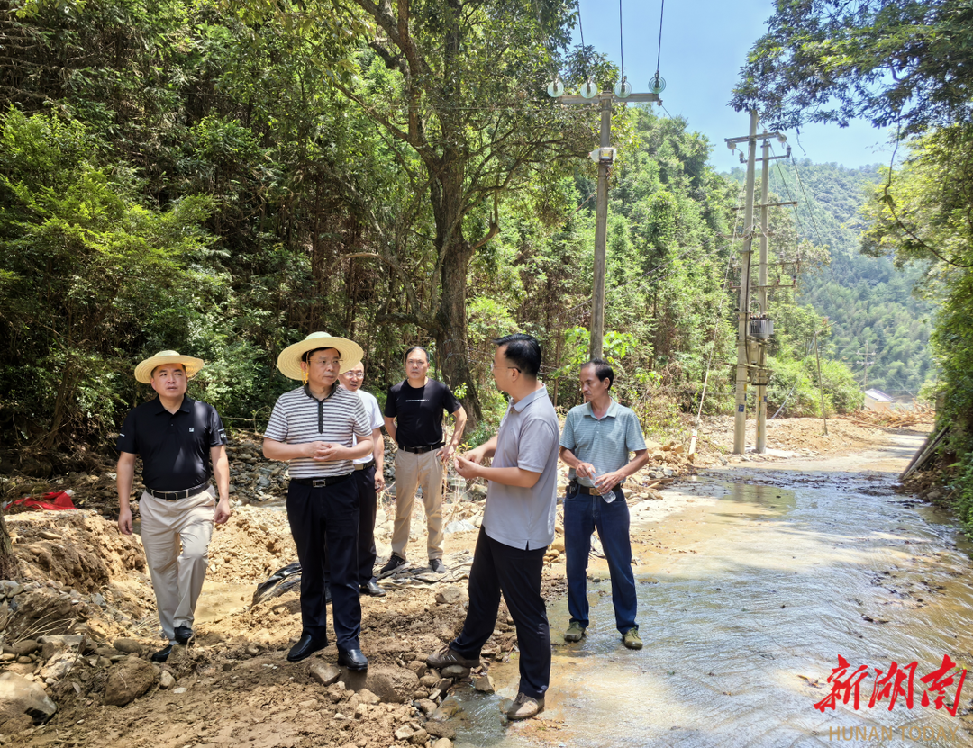 省林業(yè)局進(jìn)駐資興市東坪村開展對(duì)口支援和災(zāi)后重建