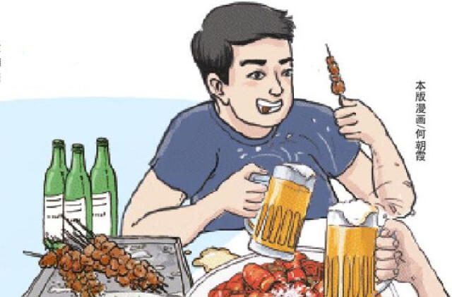 夜宵啤酒小龙虾，小心痛风偷袭