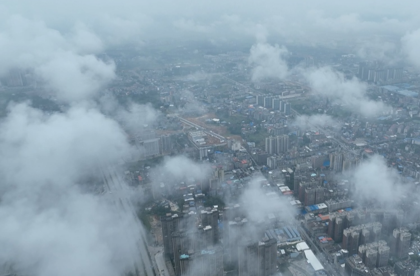 图片新闻 | 美丽蓝山：雨后云雾漫山城