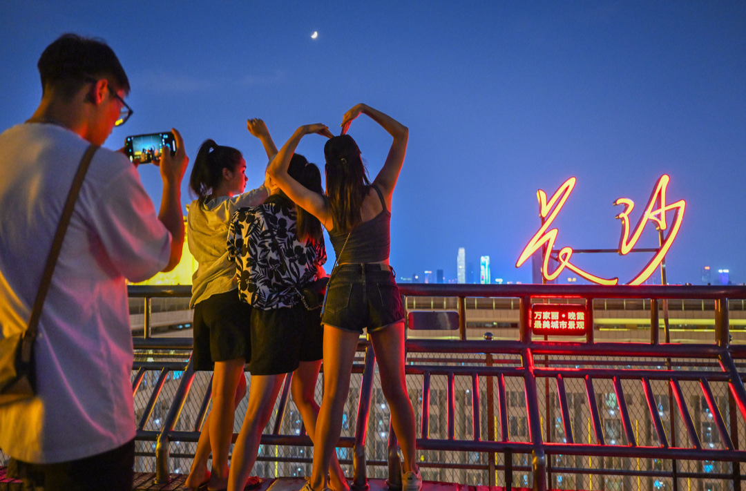 暑期文旅消费热潮涌动