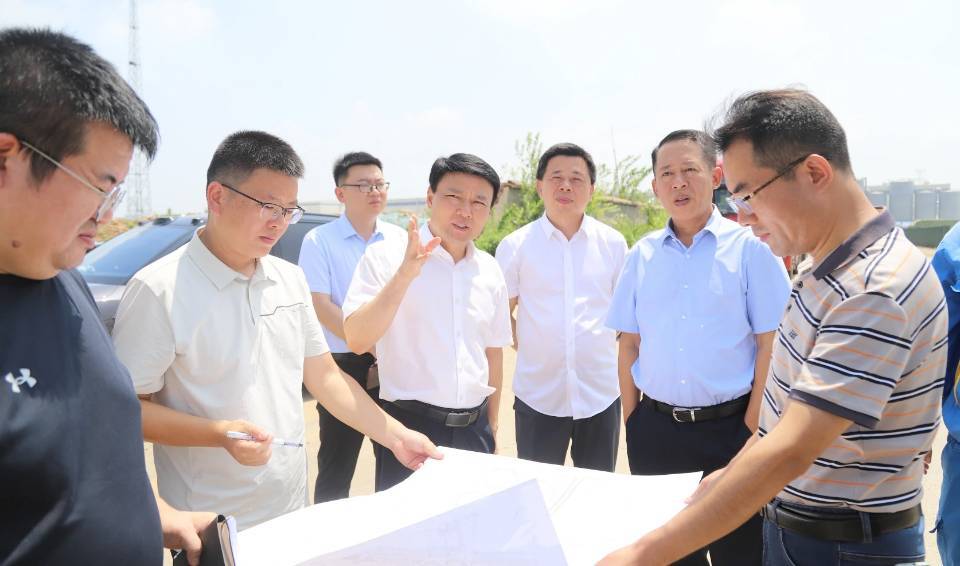 钱丹青现场督导疏港道路建设