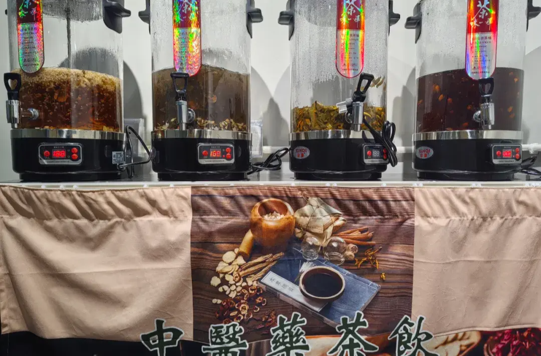 侃財(cái)邦丨醫(yī)院賣(mài)冰激凌、藥店賣(mài)奶茶？中式養(yǎng)生拿捏“脆皮打工人”