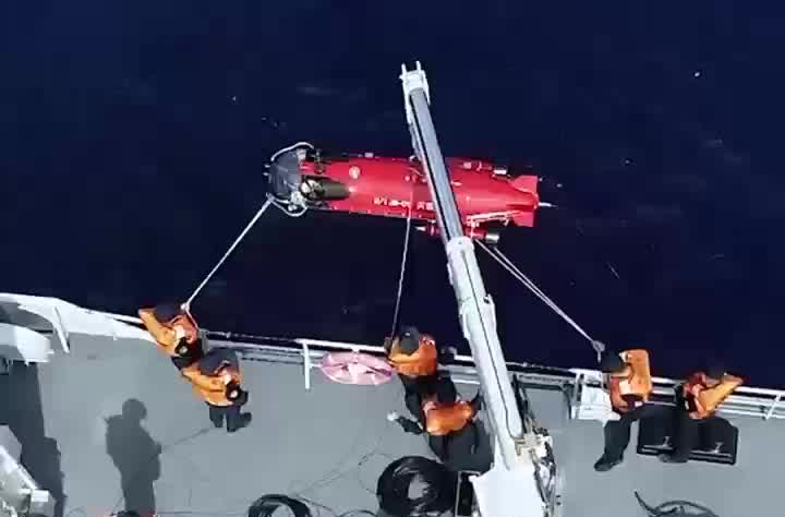 海上扫雷！来看南海海域反水雷实兵对抗演练