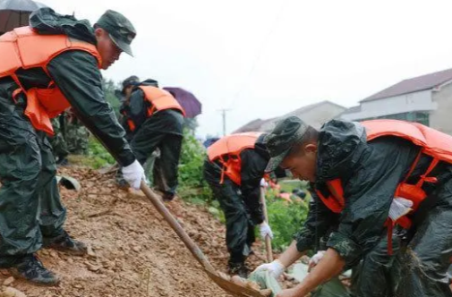 湖南強(qiáng)化預(yù)警叫應(yīng)和巡查轉(zhuǎn)移，131人提前轉(zhuǎn)移避險(xiǎn)