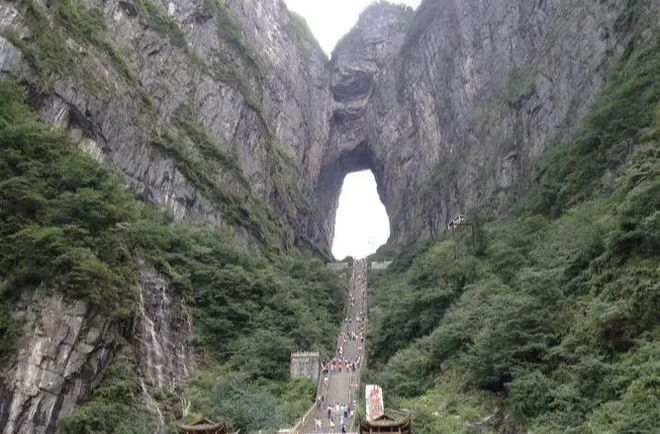 Parkour Athletes Tackle Course at Tianmen Mountain