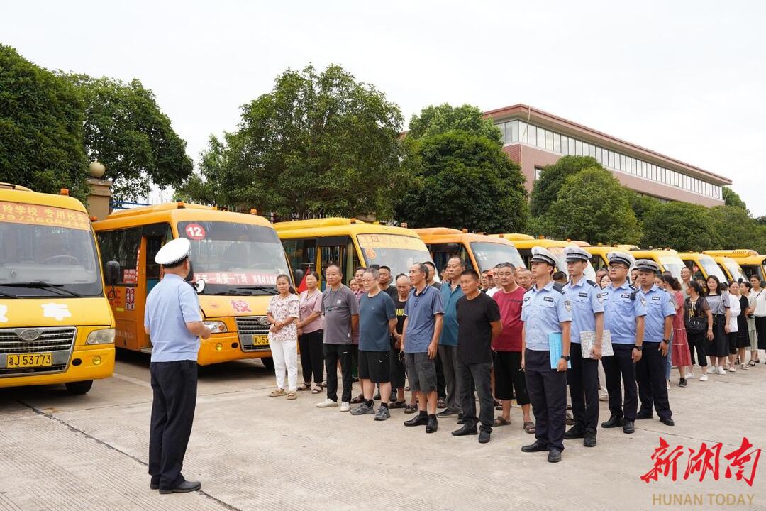 臨澧公安交警：擰緊校車安全閥 筑牢學生平安路