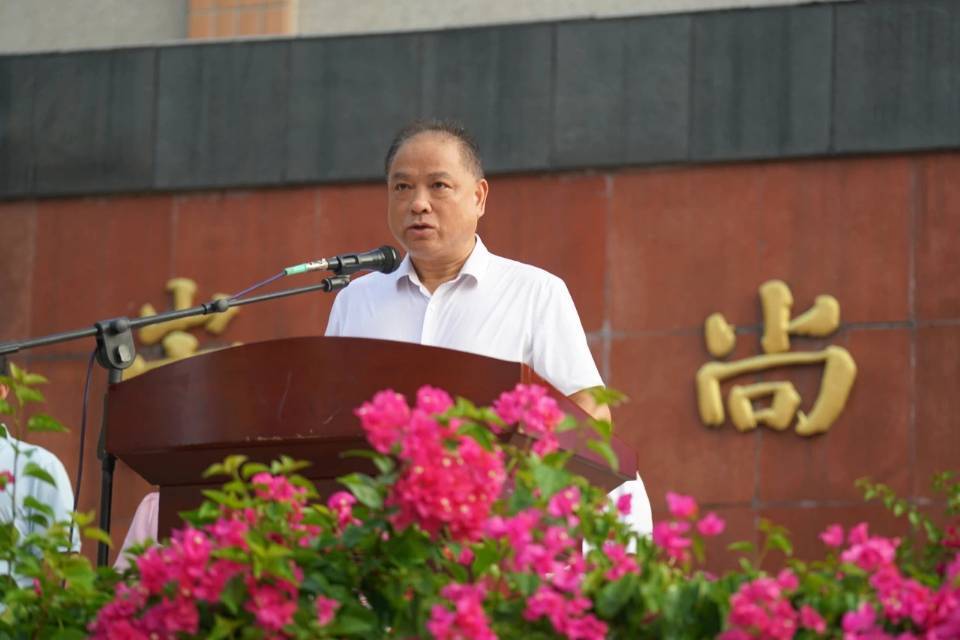 开学季·书记校长说｜浏阳一中：自信从容创未来，攀高登峰显英姿，终身阅读铸卓越