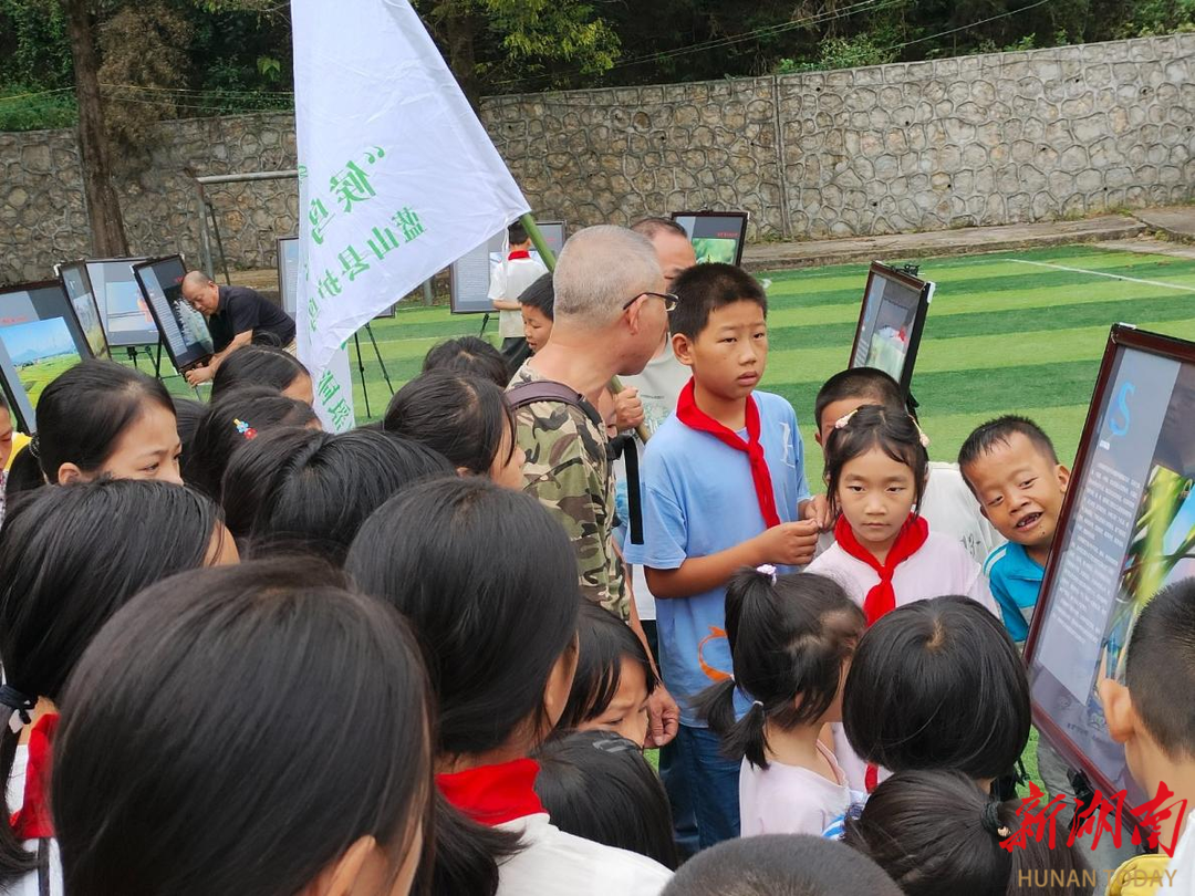 凤凰联盟入口蓝山保护候鸟主题展板活动走进浆洞瑶族乡中心小学(图2)