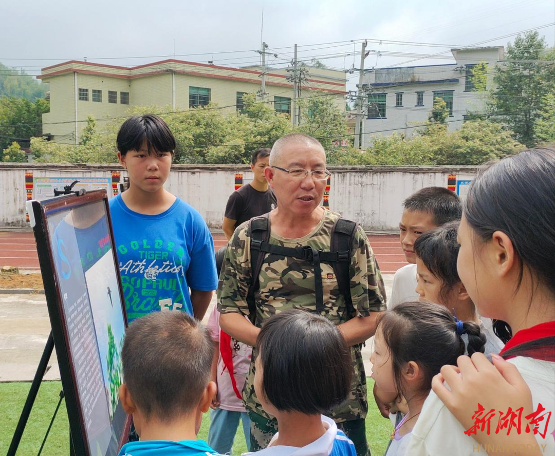 凤凰联盟入口蓝山保护候鸟主题展板活动走进浆洞瑶族乡中心小学