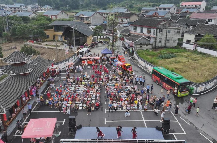 會同縣舉辦手工柴火月餅文化旅游節(jié) “好吃”+“嗨玩”吸引八方客