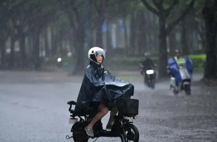 暴雨+高温！中央气象台继续发布双预警