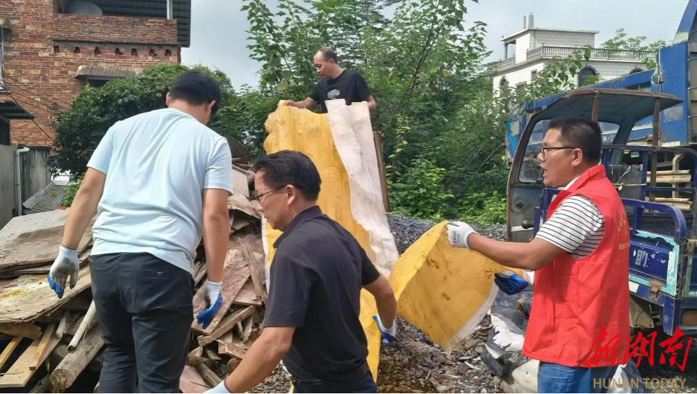 道县营江街道：“门前三包”助推环境焕新颜