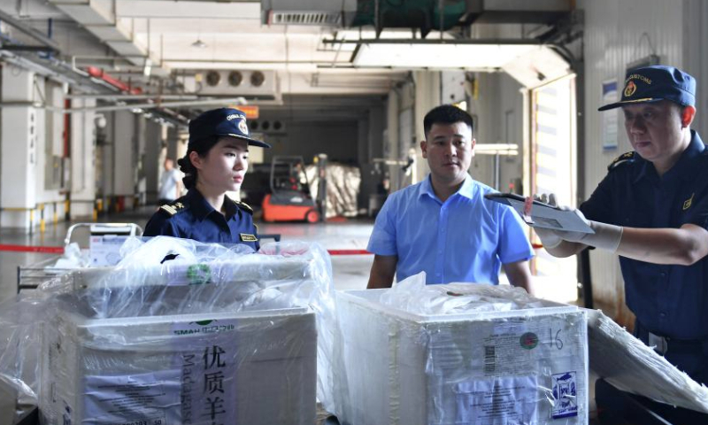 Customs officials conduct an on-site inspection of the frozen mutton shipment in Changsha, central China's Hunan Province, Sept. 8, 2024. A shipment of mutton from Madagascar was cleared at Changsha Customs in central China's Hunan Province on Sunday, marking China's first mutton imports from Africa and an important breakthrough in China-Africa meat trade.

Customs officials conducted an on-site inspection of the frozen mutton shipment, weighing 1,000 kg in total. (Xinhua/Chen Zhenhai)