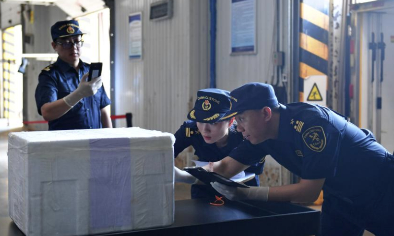 Customs officials check the information of the frozen mutton shipment in Changsha, central China's Hunan Province, Sept. 8, 2024. A shipment of mutton from Madagascar was cleared at Changsha Customs in central China's Hunan Province on Sunday, marking China's first mutton imports from Africa and an important breakthrough in China-Africa meat trade.

Customs officials conducted an on-site inspection of the frozen mutton shipment, weighing 1,000 kg in total. (Xinhua/Chen Zhenhai)