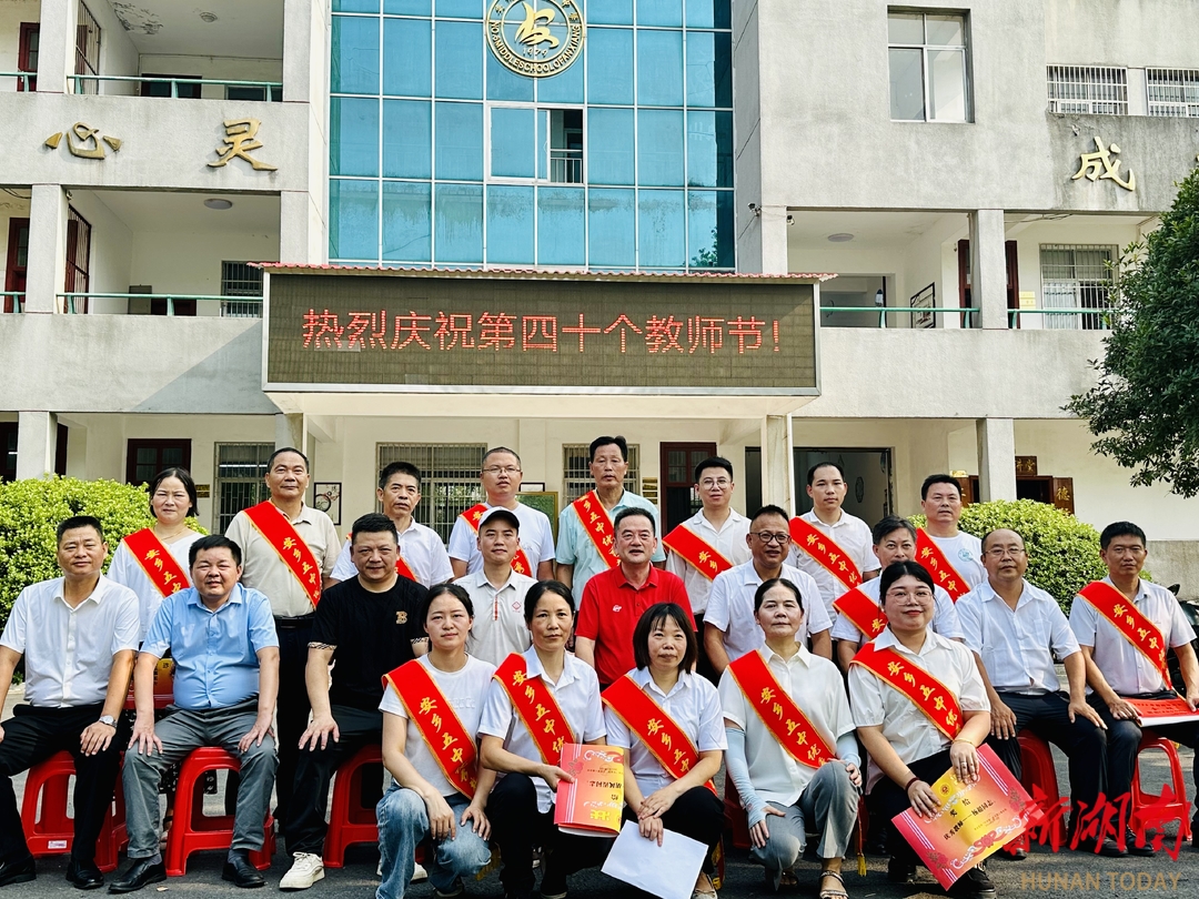 安乡五中:捐赠有爱 温暖如光