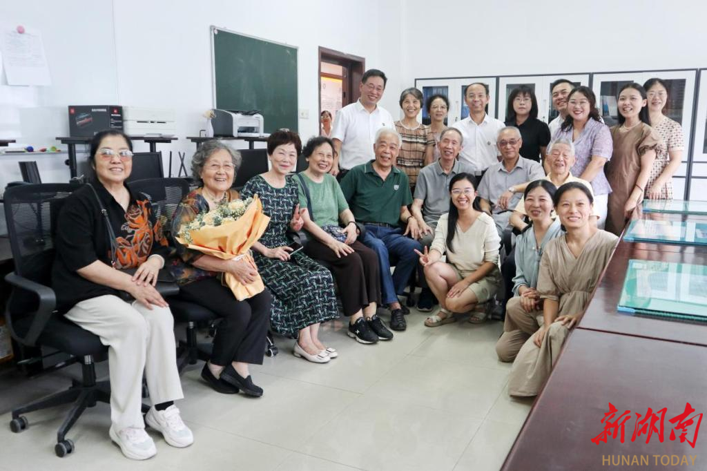 湖南中医药大学药学院举办庆祝教师节文艺活动