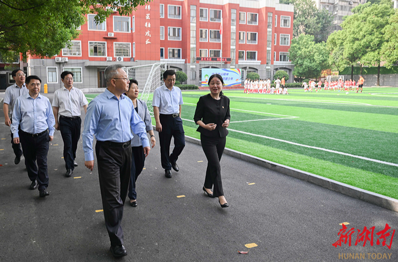 沈晓明专题调研体育工作并主持召开座谈会