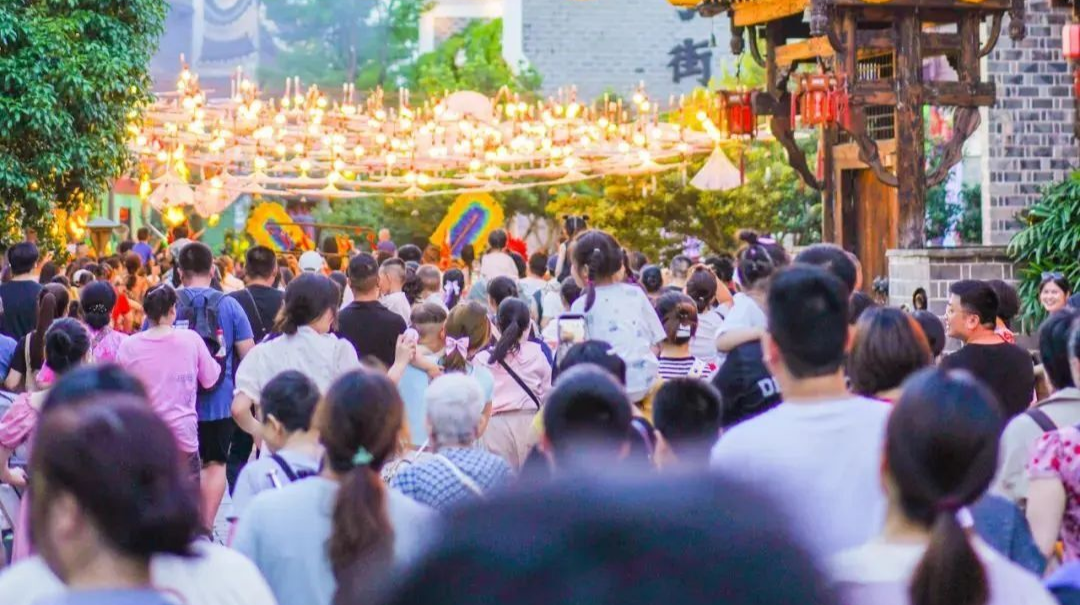中秋假期首日，湖南全域客流836.7万人次