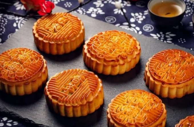 假日·辟谣丨冷藏月饼可以延长保质期？中秋吃月饼要避开这些误区