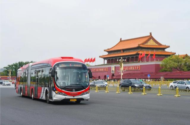 國門第一路｜行駛的“中國紅”