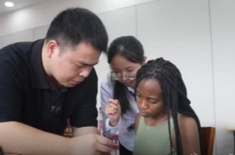 双语湖南|非洲友人学技术：希望更多人来中国学习