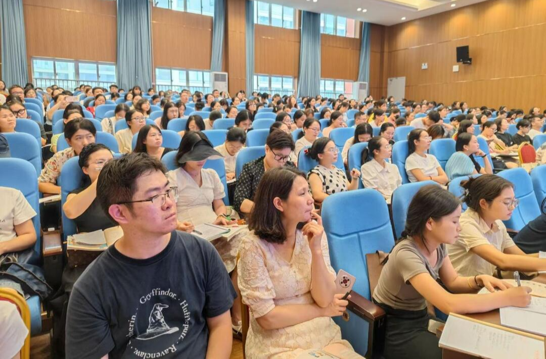 雨花区小学数学教研活动：研习新课标 荟萃新教材 融创新实践 “数”立新航向