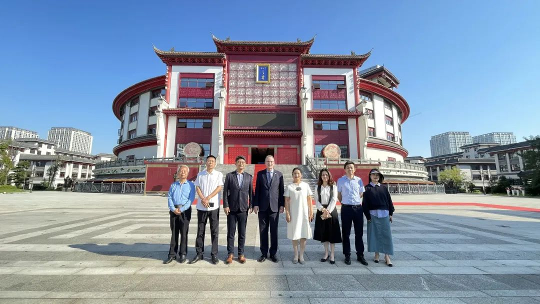 美国奥城大学音乐与戏剧学院院长再度来访大汉集团，推动大汉艺术与工匠文化交流新篇章