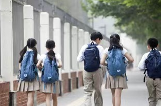 教育部：保障中小学生每天综合体育活动时间不低于2小时