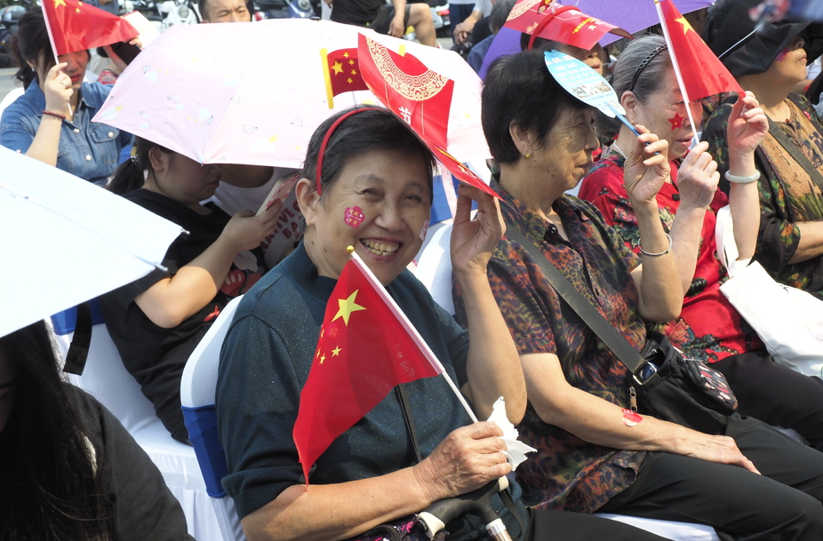 共繪民族團(tuán)結(jié)“同心圓”！南家塘社區(qū)各族群眾迎國(guó)慶