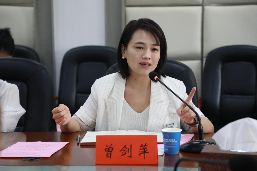 曾剑萍指出,邵阳市在招商引资,对外贸易,跨境电商等方面具有独特的