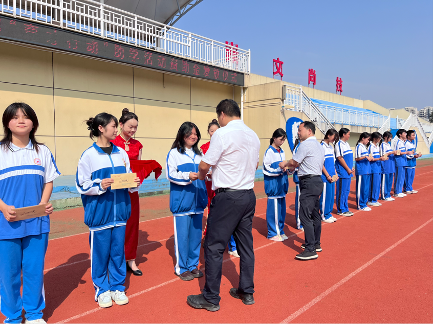 资助暖人心 筑梦向前行----益阳市南县职业中等专业学校助学金发放仪式